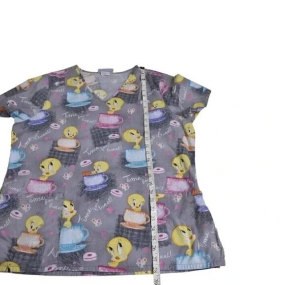 Looney Tunes Tweedy Bird Scrub Top Time For Tea Teacup Gray Large - Picture 10 of 10
